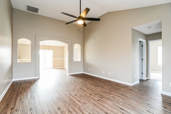 Photo - 300 Glencroft Dr