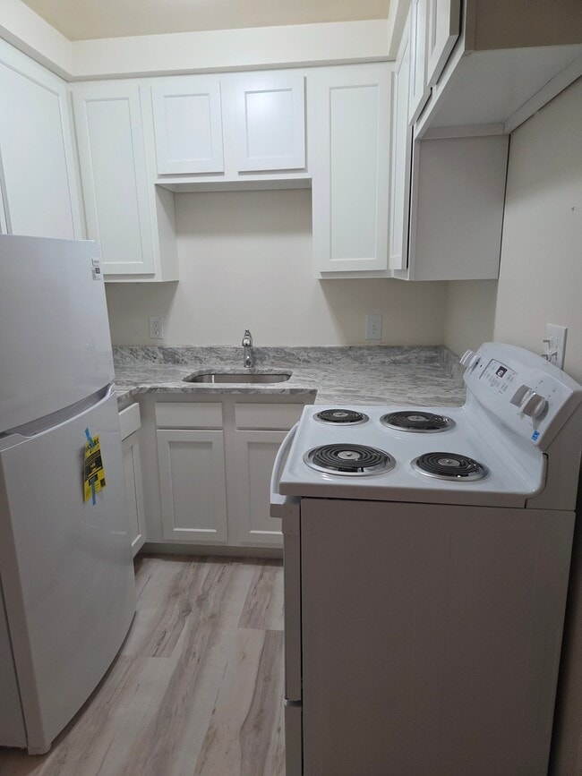 Photo - 2525 E Maple Rd