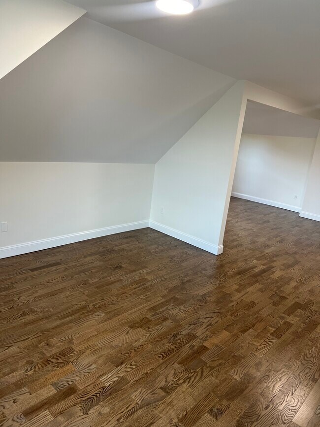 Photo - 470 Howard Ave