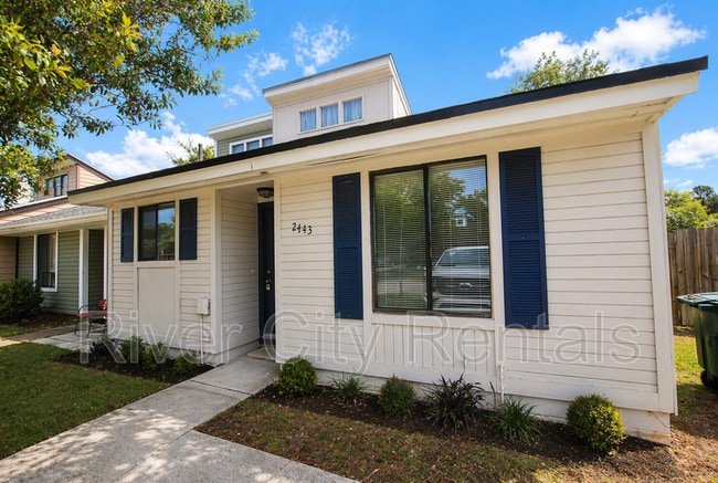 Building Photo - 2443 N Seabury Pl