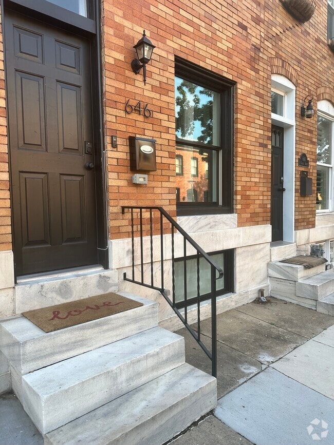 Building Photo - 646 S Curley St Rental