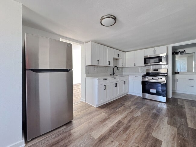 Building Photo - Chatham Unit Upper