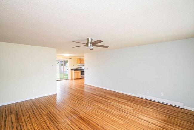 Photo - 7415 SE Center St