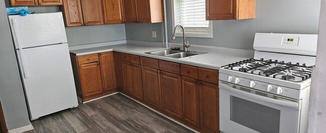 Building Photo - 640 Aurora Ave Unit Duplex Side by Side Rental