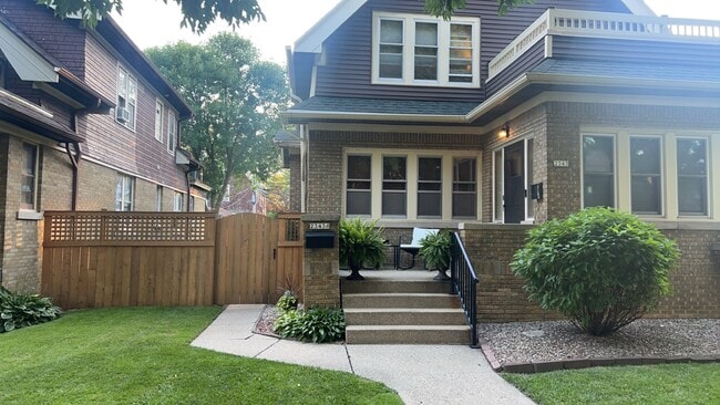 Building Photo - 2343 N 56th St Unit Upper