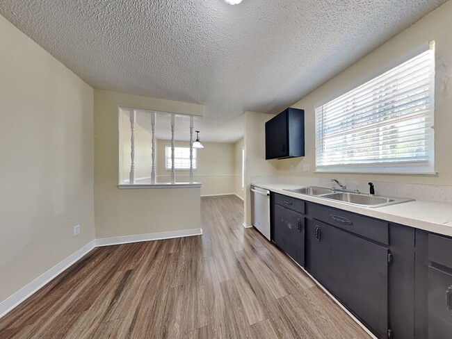 Beautifully Appointed Home with Fireplace ... - Beautifully Appointed Home with Fireplace ...