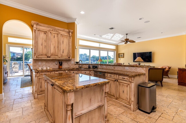 Photo - 580 Admirals Way