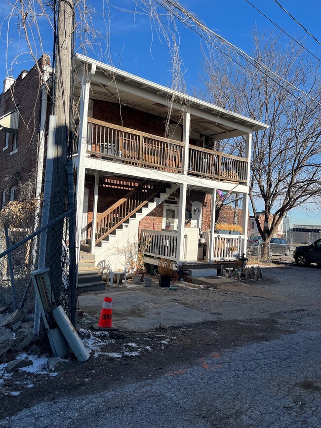 back of building - 1959 Jones St Unit 1959