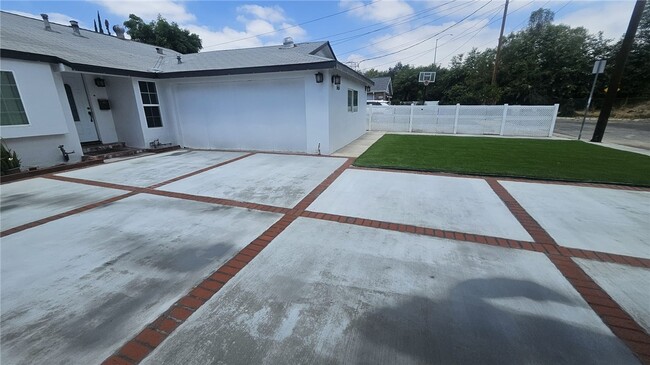 Photo - 5651 Radford Ave