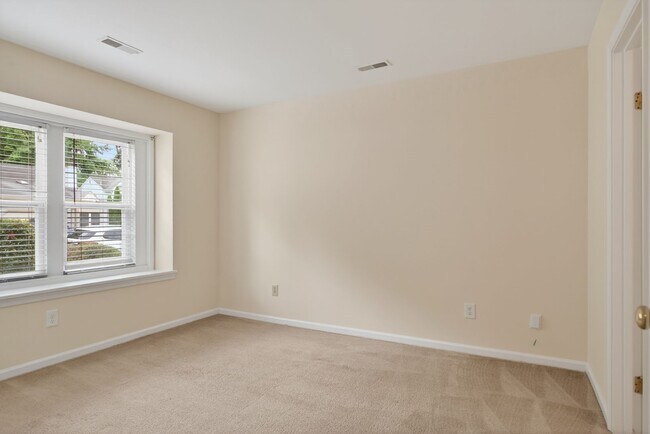 Photo - 227 Ashridge Ln