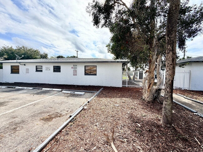 5730 NW 27th Ct
