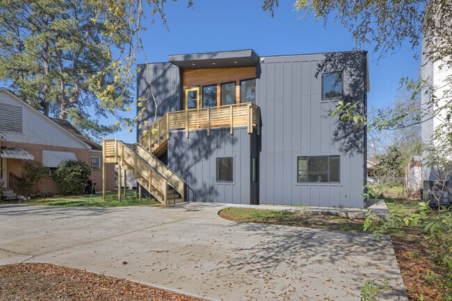 Photo - 306 W Taft St Unit B