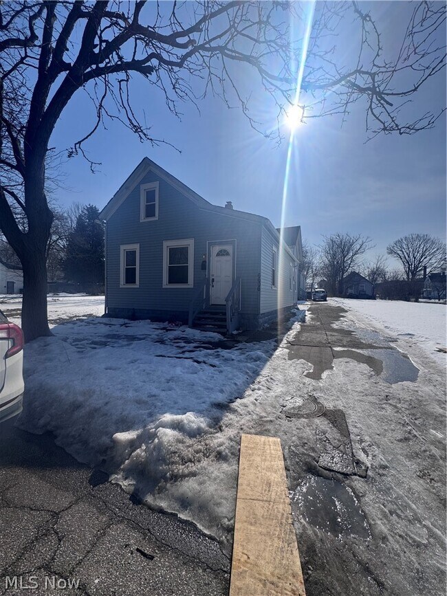 Photo - 6606 Charter Ave