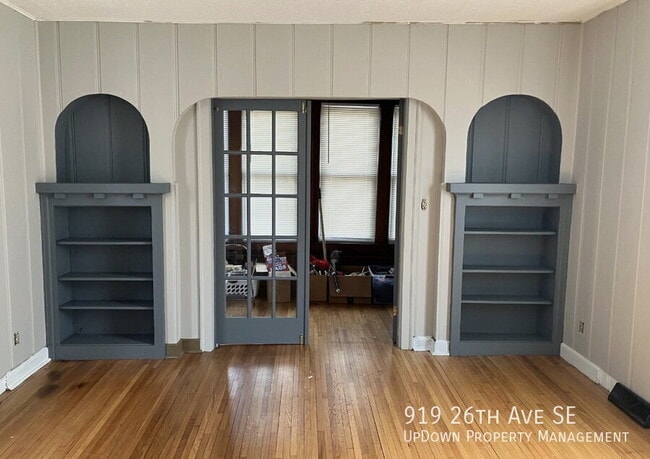 Photo - 919 26th Ave SE