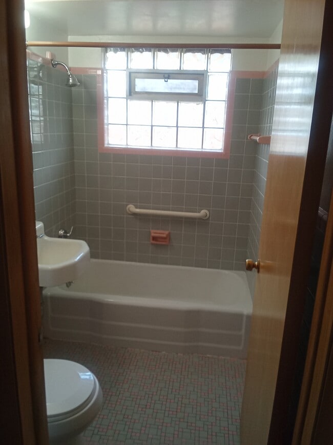 Photo - 7314 W Oklahoma Ave Unit UPPER $1050