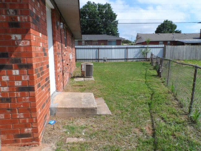 Photo - 120 NE 12th St