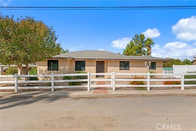 7420 Ivy Ln