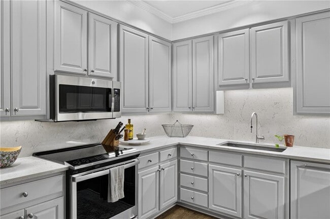 4 Montclair Dr NE