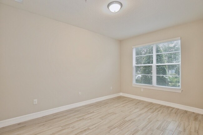 Photo - Luxurious 3/3.5 Spacious Townhome with a B...