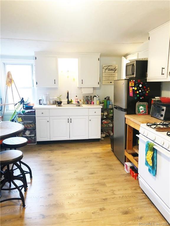 Photo - 93 French St