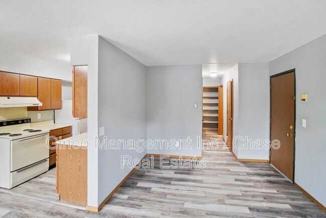 Photo - 405 E Reed St