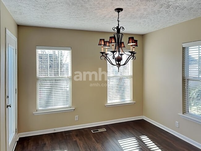 Photo - 1642 Zurich Dr