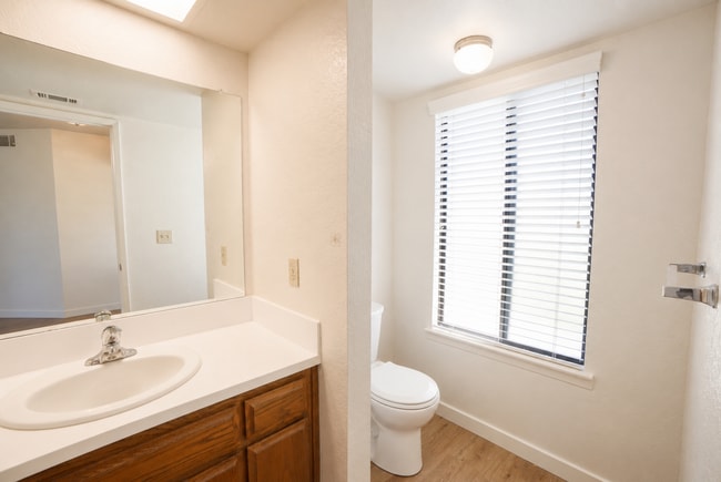 Photo - 1221 Primrose Ct