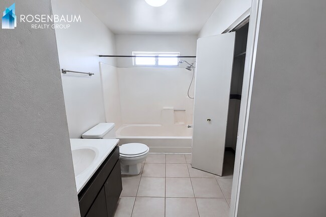 Cozy Upstairs 2-Bedroom Apartment with Shared Fenced Yard