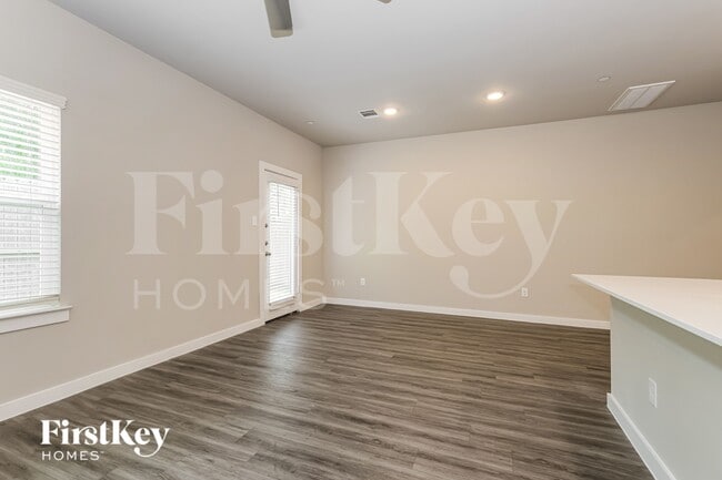 Photo - 305 N Centro Cir