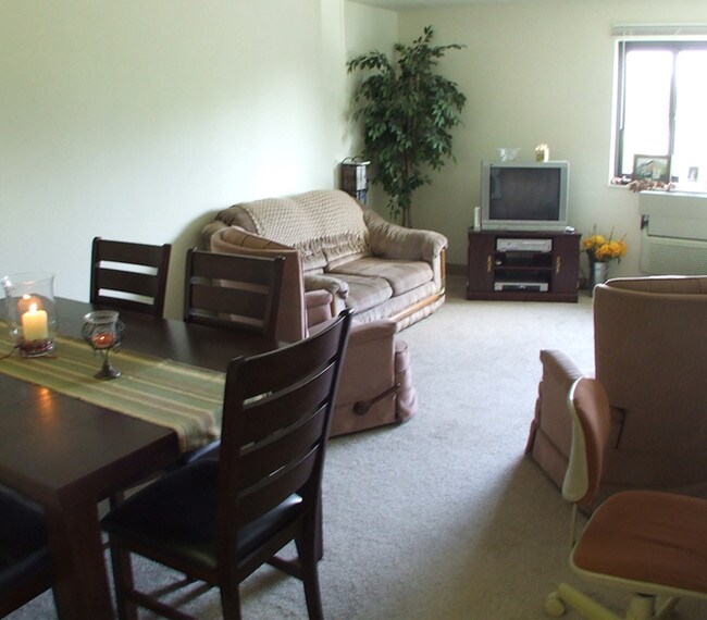 Photo - Maple Ridge Apartments