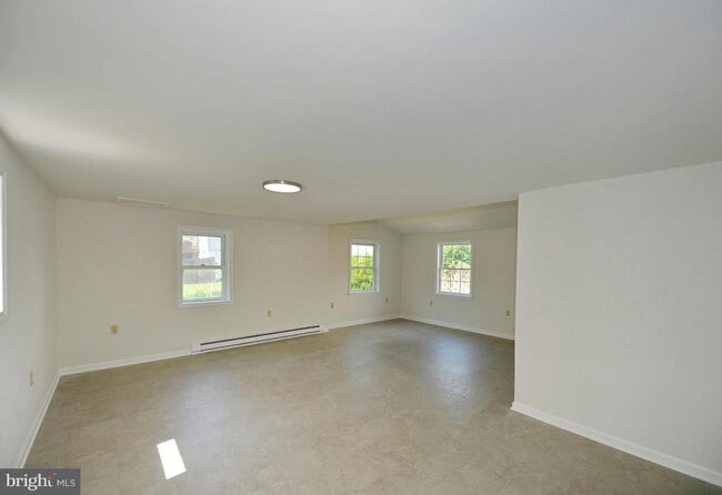 Photo - 31 W Whitlock Ave