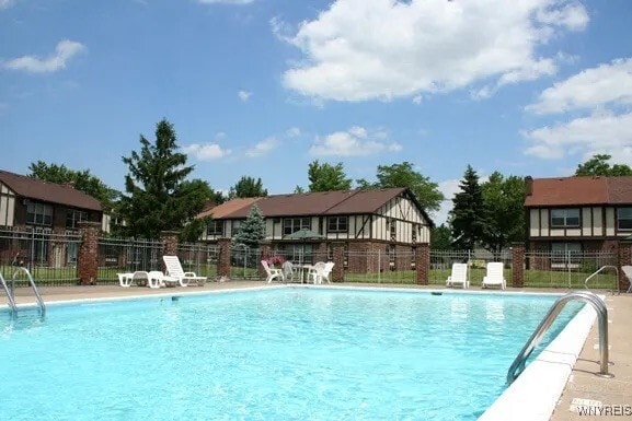 Building Photo - 6 Chestnut Ridge Ln Rental