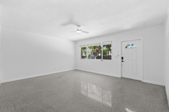 Photo - 809 S Atlantic Dr