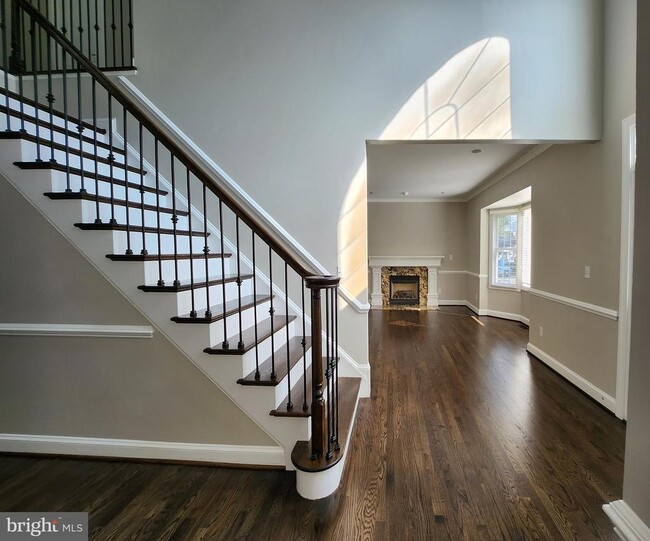 Photo - 610 Meadow Ln SW