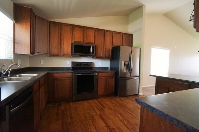 Photo - 7468 Skyline Way