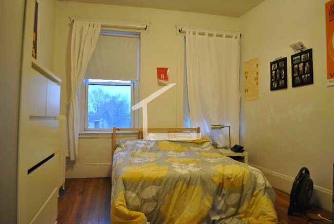 Photo - Sunny two bed, Large bedrooms, great kitchen Unit #15