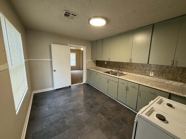 Photo - 3 Bed, 1 Bath near the Tisdale