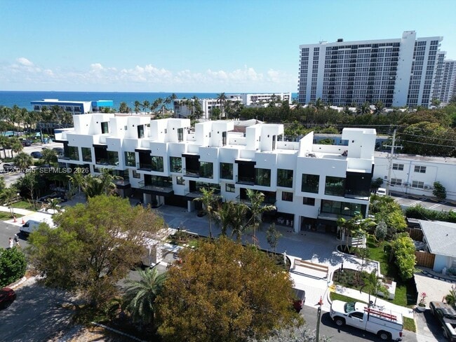 Building Photo - 3222 NE 7th St