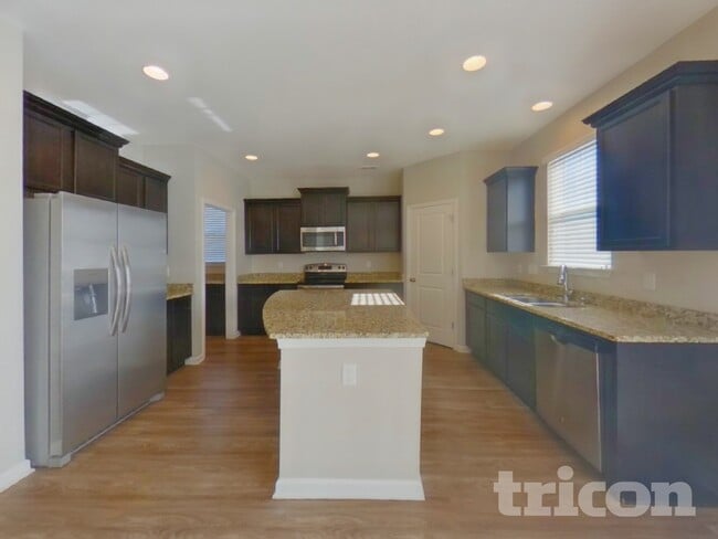 Photo - 583 Goldstone Ln
