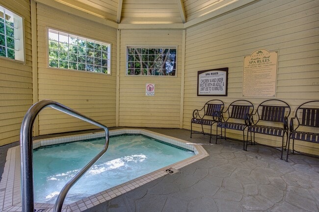 Commons at Avalon Park Apartments