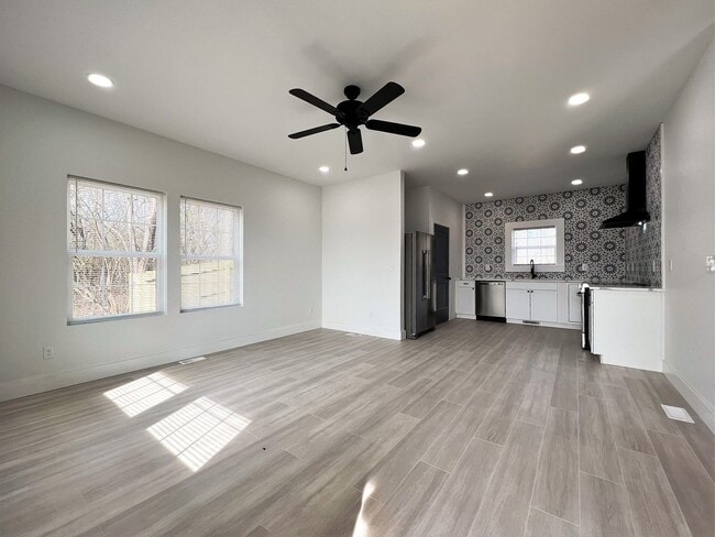 Photo - LOCATED IN HISTORIC PARKRIDGE!!