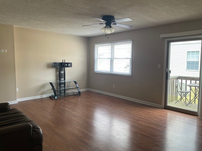 Photo - 206 Stone Gate Cir