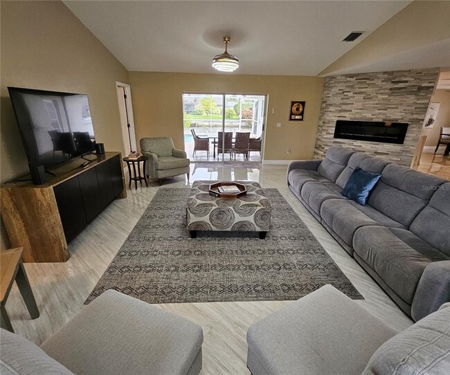 Photo - 136 SE 5th St