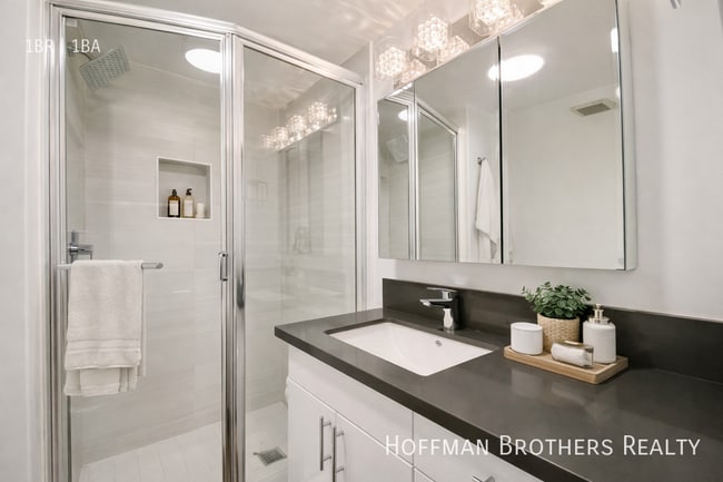 Photo - 919 N Alfred St Unit 105