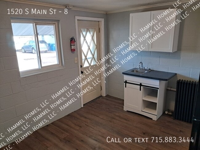 Building Photo - 1520 S Main St Unit 8