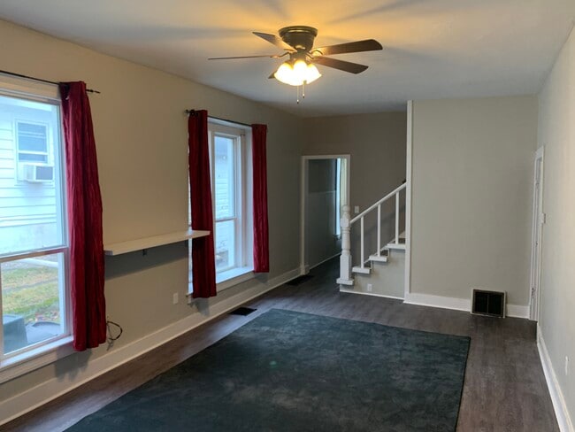 Building Photo - 121 E Jackson St Unit 121 E Jackson