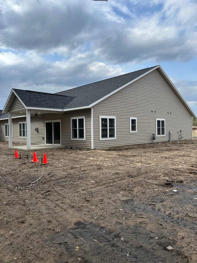 Photo - 1112 Reserve St N