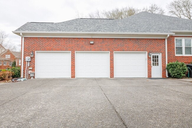 Photo - 5 Bed, 3.5 Bath w/ 3 Car Garage Less than 1 Mile from Downtown Franklin