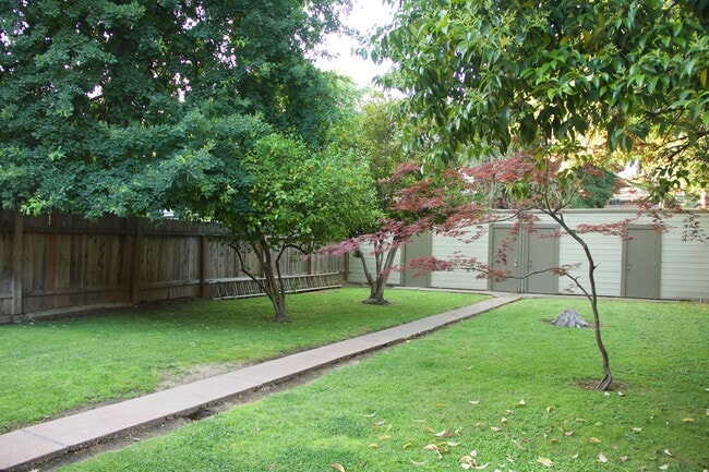 Private Garage Entries - 2815 I St Unit 4