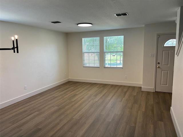 Photo - 803 Moss Glen Trail